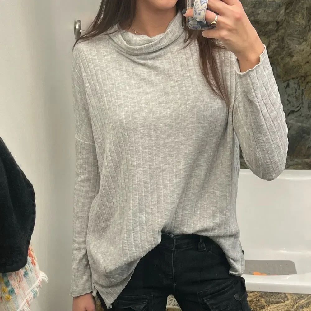 UO COWL NECK TURTLE NECK SWEATER